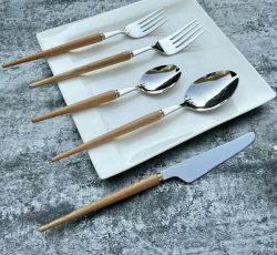 ست کارد و چنگال