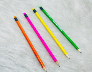 مداد مشکی: ابزاری ضروری برای نوشتن، طراحی و نقاشی