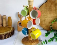 آویز لیوان چوبی، نظمی زیبا و کاربردی در آشپزخانه