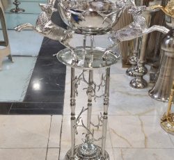 کنار سالنی گوزن: شکوه و جلال در پذیرایی