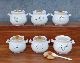 جا ادویه سرامیک دنیا فارسی قاشق دار، یک ادویه‌دان زیبا و کاربردی