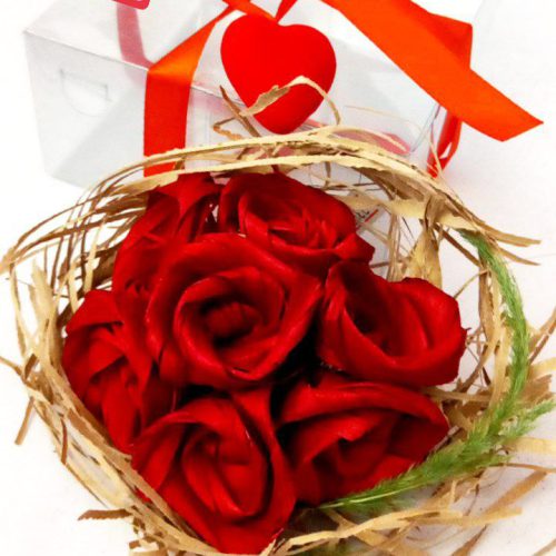 جعبه هدیه گل و پوشال – زیباترین هدیه برای عزیزانتان