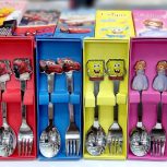 قاشق و چنگال کودک: راهی برای آموزش مهارت غذا خوردن