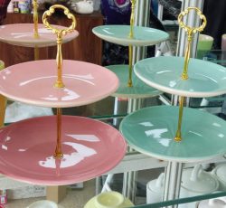 شیرینی خوری ۲طبقه رنگی: راهی برای افزودن رنگ و زیبایی به میز پذیرایی