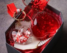 ساعت شنی قلب قرمز | هدیه ای رمانتیک و عاشقانه